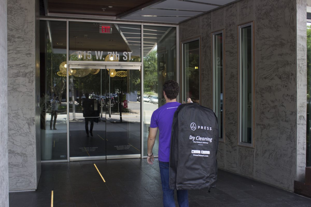 5 Reasons Austinites Should Use a Dry Cleaning Delivery Service